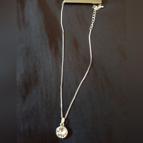 Reitmans necklace (Swarovski crystal embellishment) NWT - Picture 3 of 10